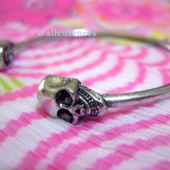 🎀 Edgy Skull Cuff Bracelet *See Details - Picture 1 of 9